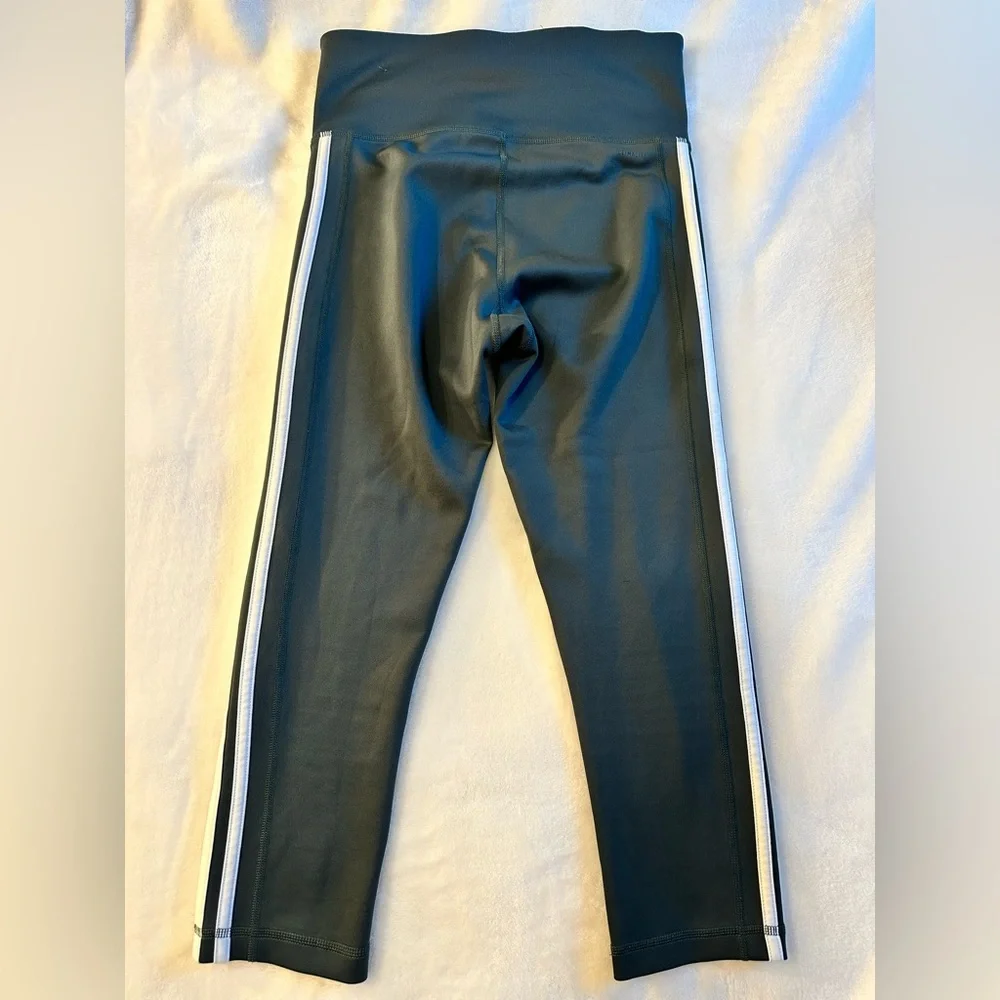 Adidas Train Essentials 3-stripes High-Waisted 3/4 Leggings Size Small - Picture 4 of 6